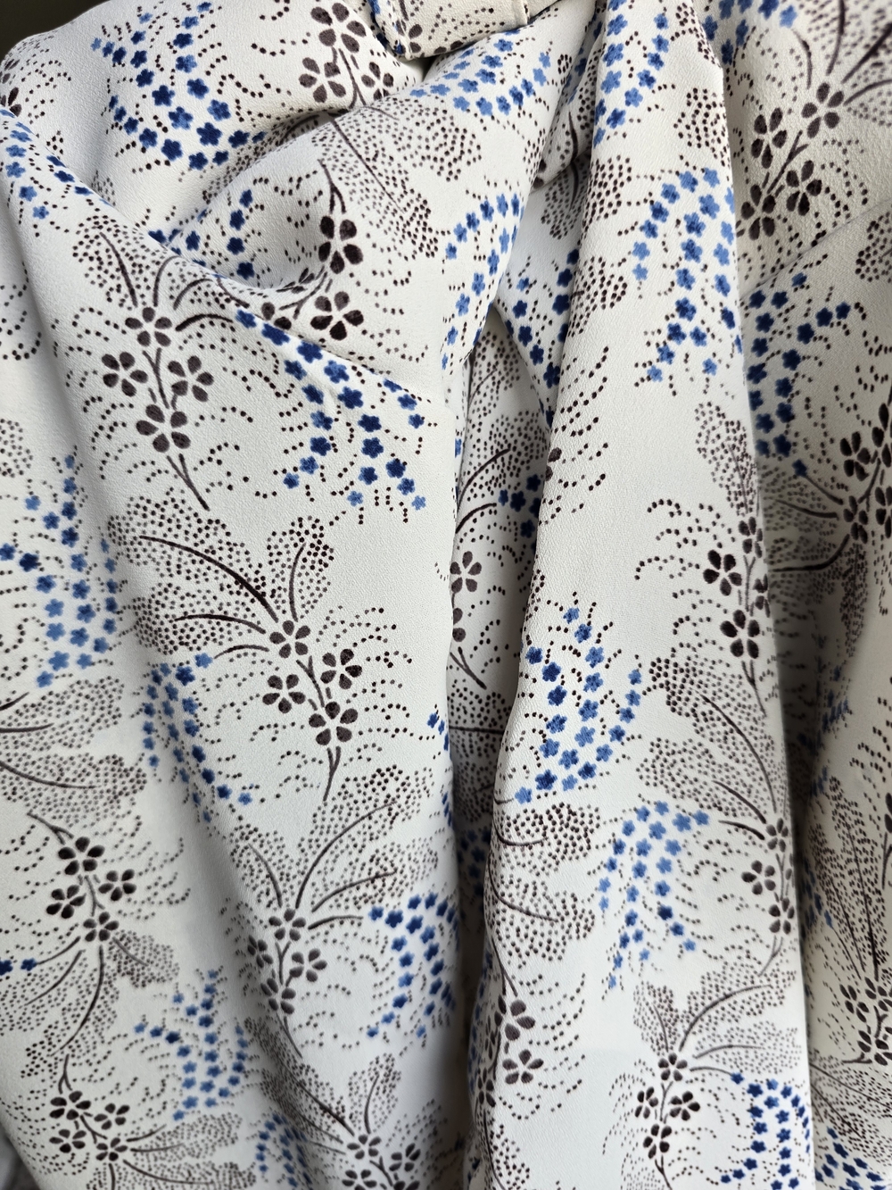 Ann Taylor Floral V-Neck Blouse Long Sleeve Cream Blue Size LP Work Career - Picture 8 of 8